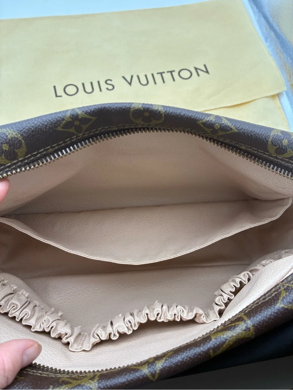 Louis Vuitton vintage monogram trousse 28 toiletry  bag with LV dust bag